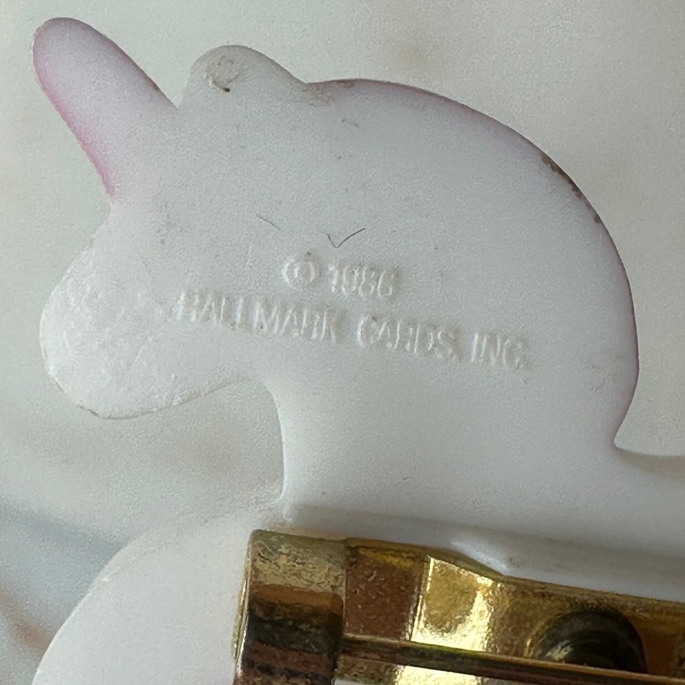 Vintage 1990 Hallmark Unicorn Pin White Pink Heart Enamel Resin Brooch Cute - Picture 3 of 4